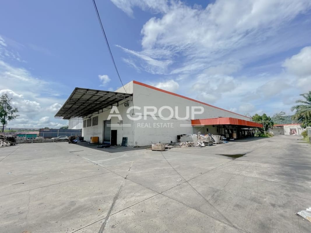 Exterior loading dock area with wide concrete yard warehouse Milla 8 Panama