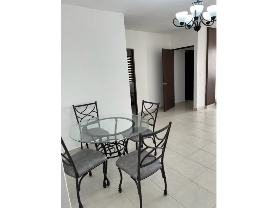Modern dining area with tile flooring at PH Torre Capri San Francisco Panama