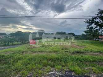 Exclusive large vacant residential lot in upscale neighborhood Chitré Panama near Cubitá Hotel