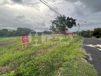 847m² vacant residential lot in quiet upscale La Arena neighborhood behind Cubitá in Chitré Panama
