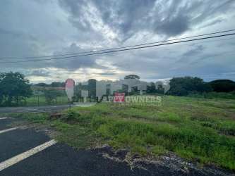Grassy vacant lot of 847m² located behind Residential Cubitá in Chitré Panama for residential construction