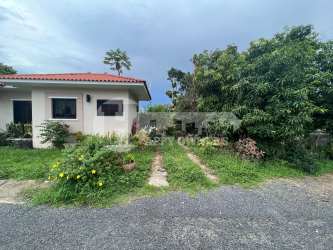 Bedroom with built-in wardrobe and window Monagrillo Chitré house Panama