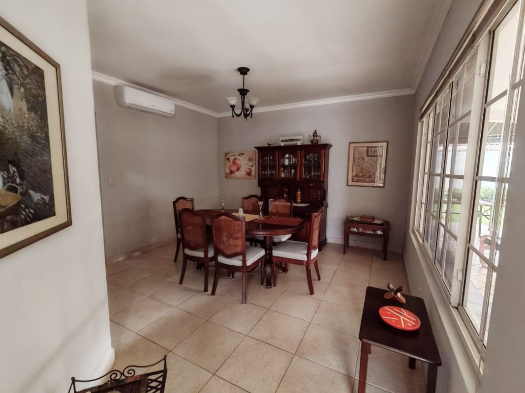 Home gym and lounge with window, AC unit and workout equipment Costa Azul Costa del Este