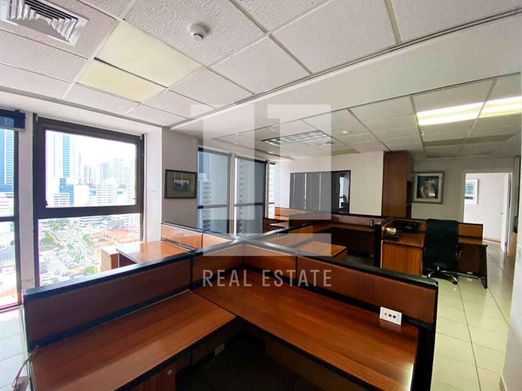 Bright commercial office for sale with ample natural light in Calle 50 Panama