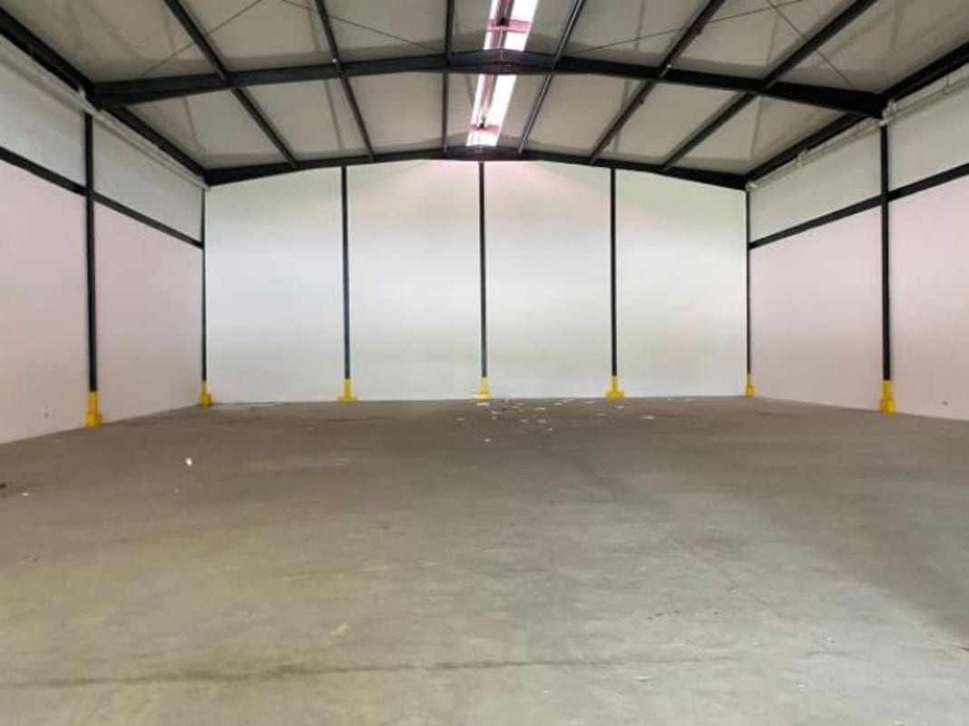 Warehouse space with high ceiling steel beams and open floor plan in Pacora Industrial Park Panama