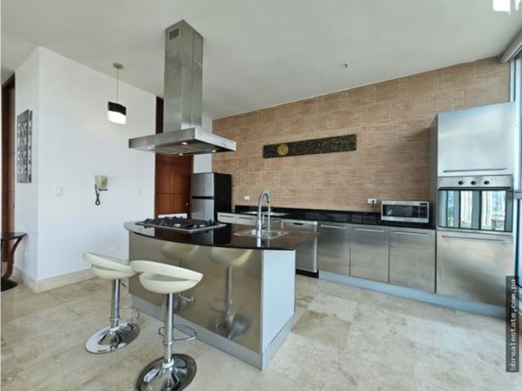 Modern bedroom with panoramic windows overlooking Panama skyline in PH Loft Four 41