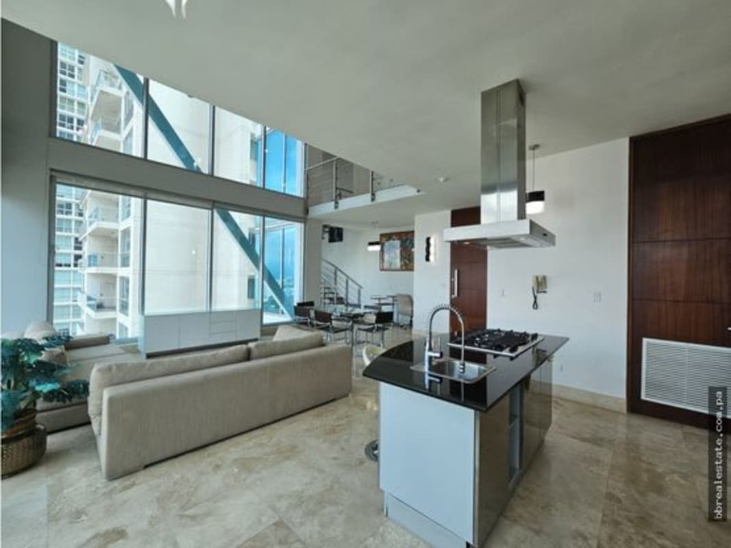 Luxury rooftop pool with panoramic city and ocean view in PH Loft Four 41 Punta Pacífica