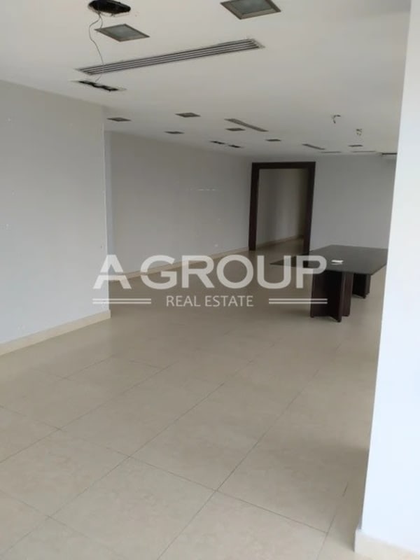 Modern private executive offices with glass partitions in PH BAC Tower Panama