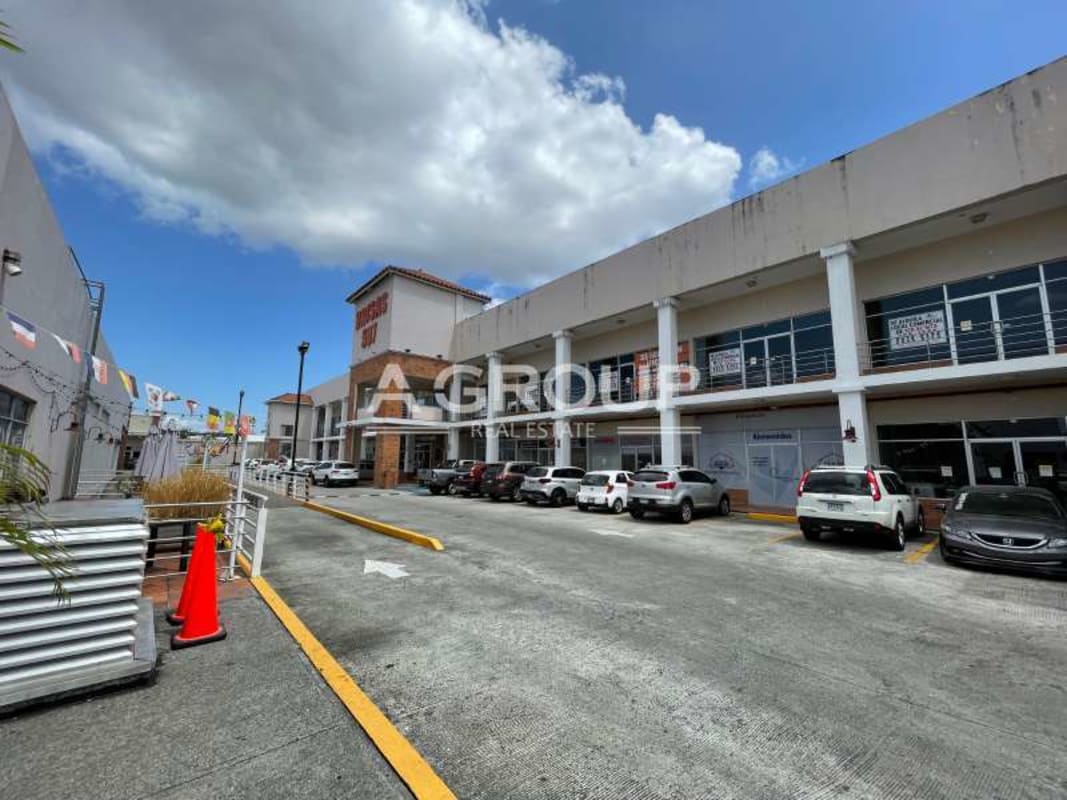Exterior glass fronts and covered walkway at Plaza Brisas 507 Brisas del Golf shopping plaza