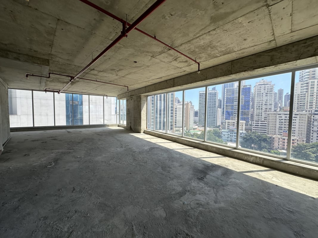 Large office space raw floor-to-ceiling panoramic windows overlooking skyline at PH PBH Torre BCT