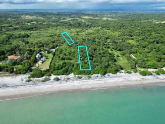Coastal lot directly on sandy beach El Higo San Carlos Panama
