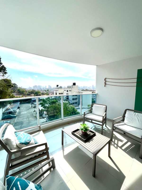 Bedroom with twin beds blue accent wall PH Royal Hills Villa de las Fuentes Panama