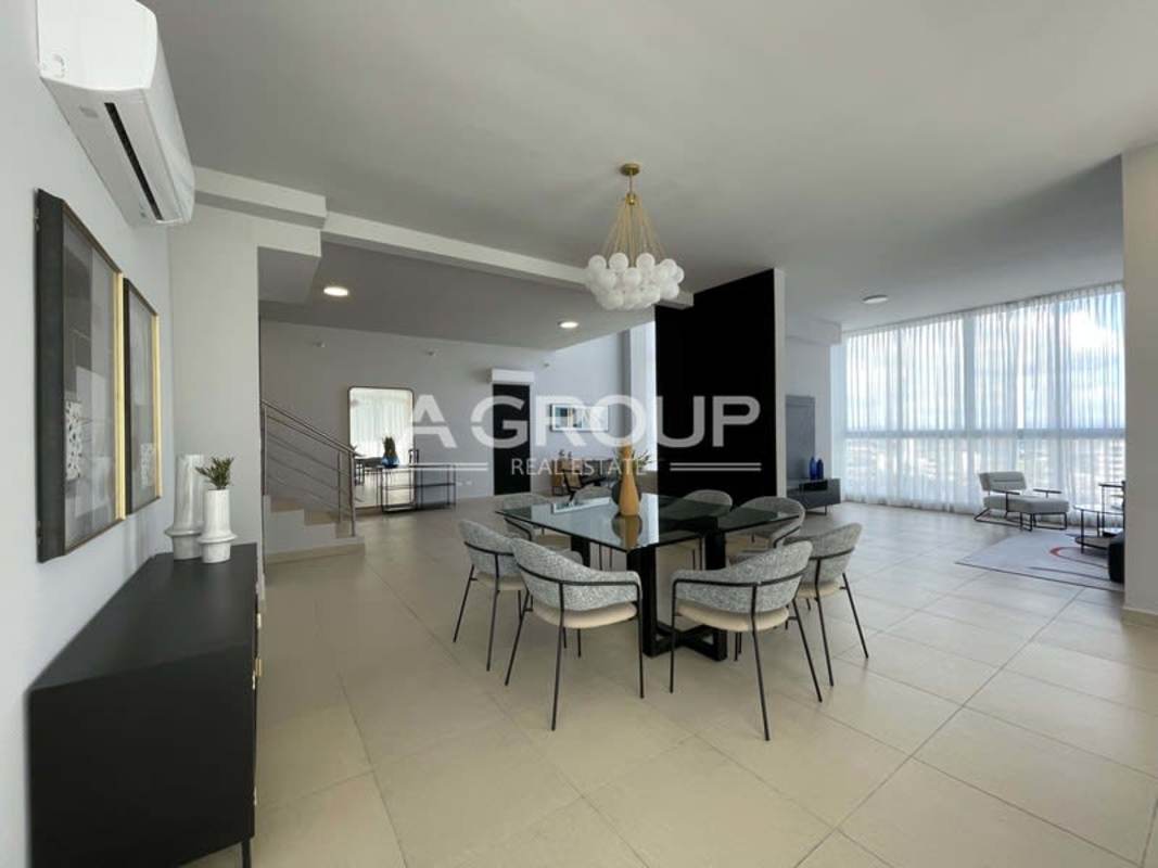 Secondary bedroom in PH Country Club Costa del Este with en-suite bath and city view