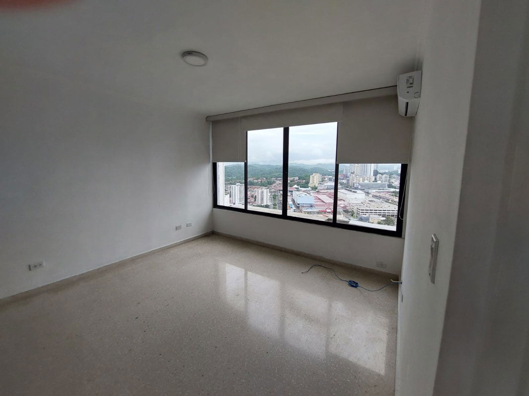 Utility room with laundry, maid's bath and city view PH Pacific Hills La Alameda Panama