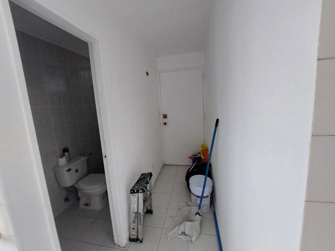 Traditional bathroom with granite countertop vanity and large mirror PH Pacific Hills Panama