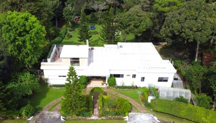 Modern 5BR Villa with Large Lot in Altos del María