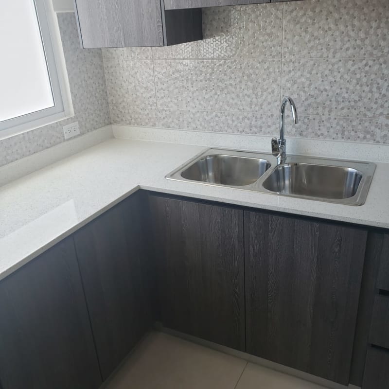 Modern bathroom with glass shower enclosure and contemporary finishes in PH Vista Hermosa