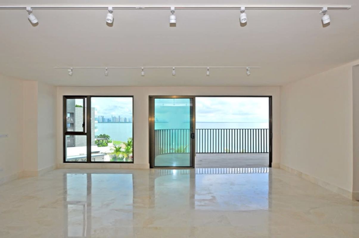 Modern bathroom with marble finishes and glass walk-in shower at PH Seascape Ocean Reef in Punta Pacífica