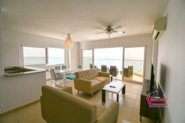 Kitchen with granite countertops and appliances in Torre Patricia Italia Farallón Panama