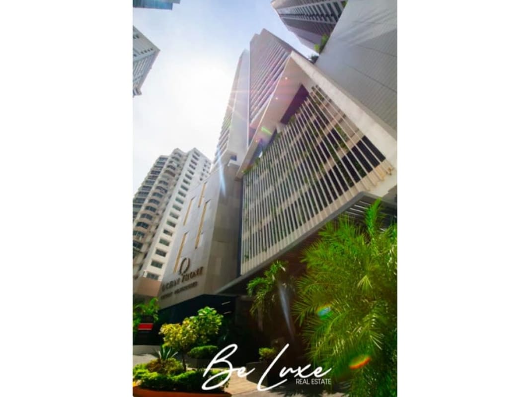 Contemporary lounge with illuminated bar area and panoramic skyline in PH Ocean Front Paitilla