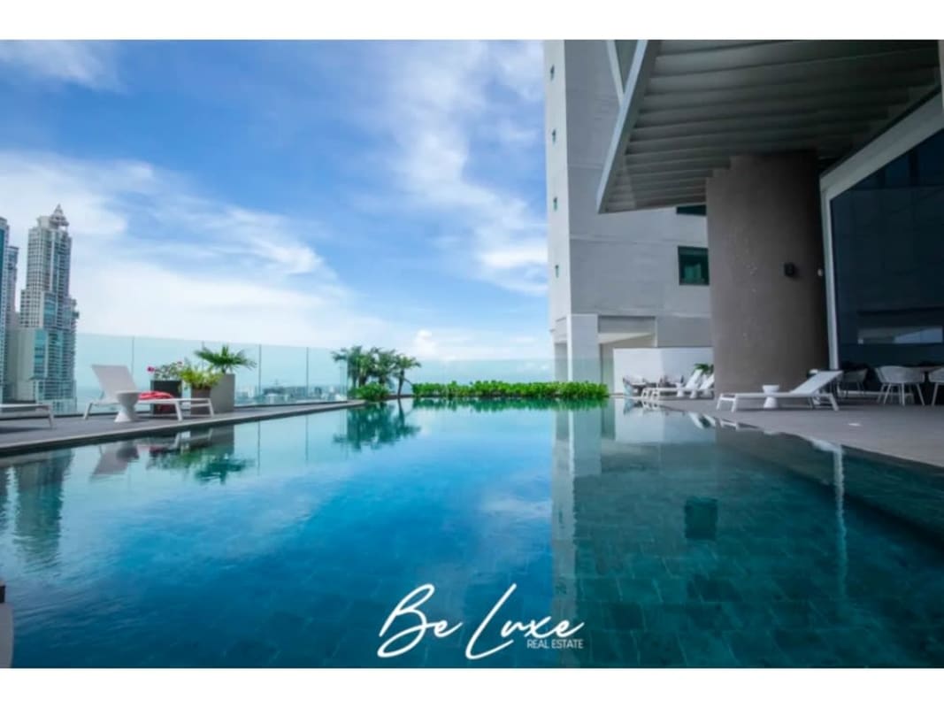 Rooftop infinity pool with panoramic city views at PH Ocean Front in Punta Paitilla