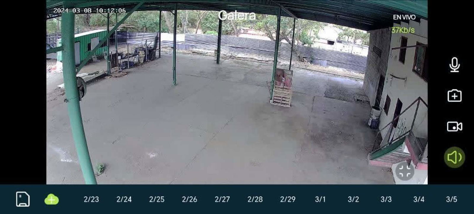 Outdoor covered metal roof area with truck access industrial warehouse Panama