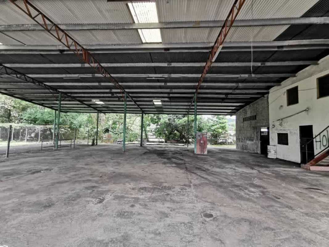 Large open sided covered storage loading zone Milla 8 Panama City