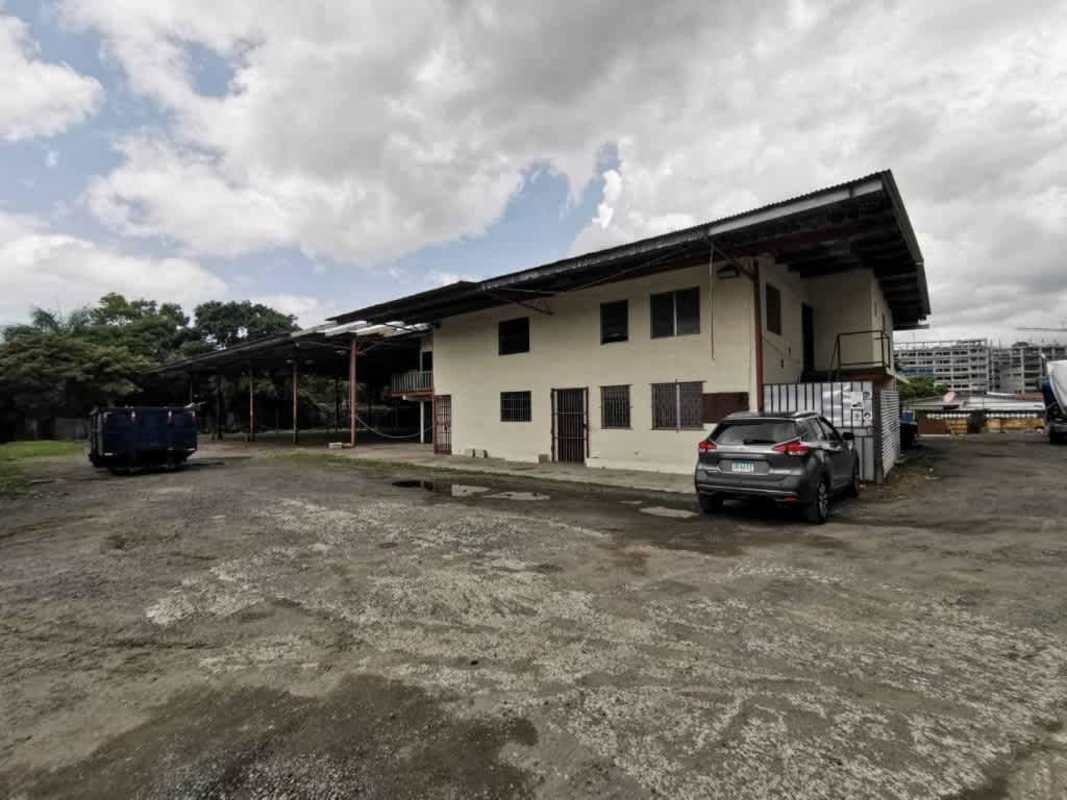 Enclosed deposit area within warehouse for equipment or supplies Panama City