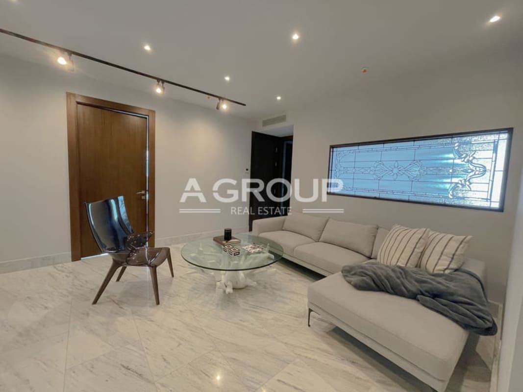 Minimalistic living room with marble flooring, decorative window The Towers Punta Paitilla Panama