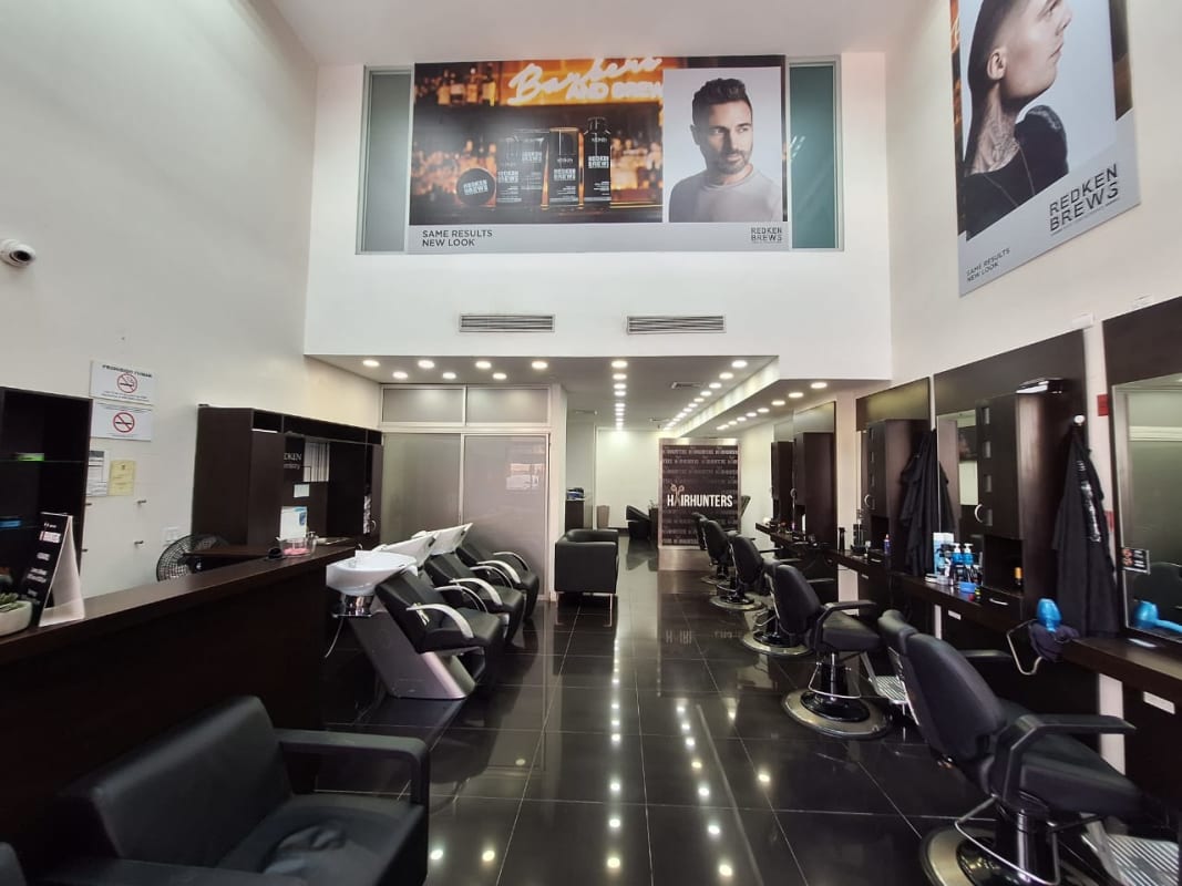 Commercial barbershop interior high ceiling, stations and reception Costa del Este