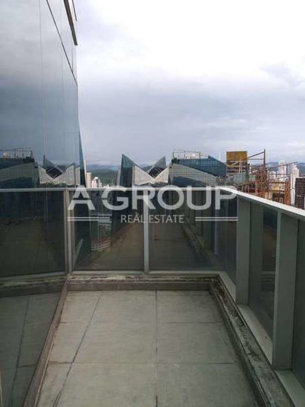 Glass enclosed meeting room with panoramic city view in PH F&F Tower Panama