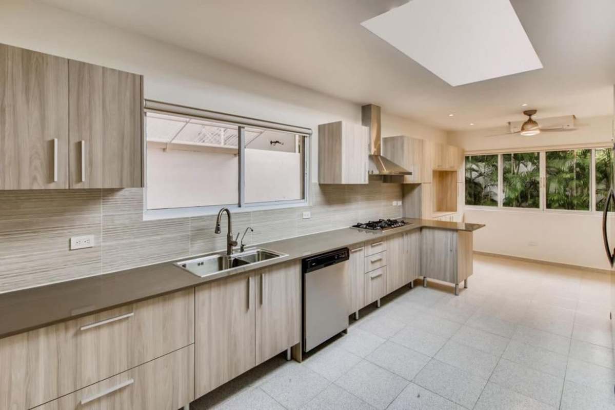 Luxury 4BR House with Terrace in Costa Serena Costa del Este