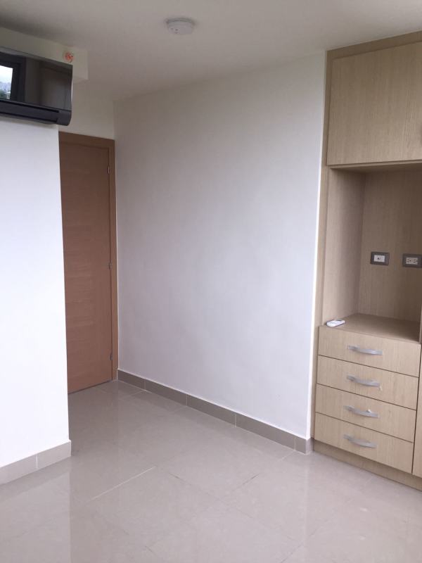 Modern kitchen granite counter Whirlpool stove fridge window PH Rokas Condado Panama