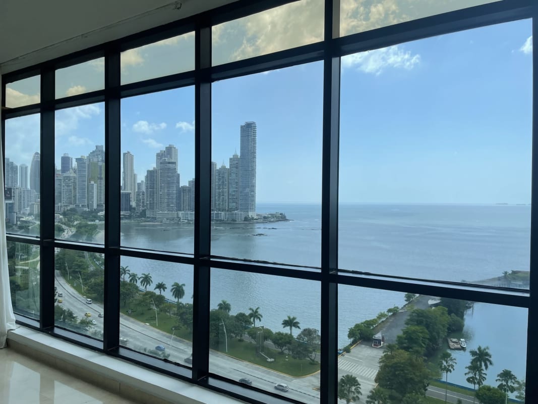 Open space living room with breathtaking ocean and skyline views PH Miramar Panama