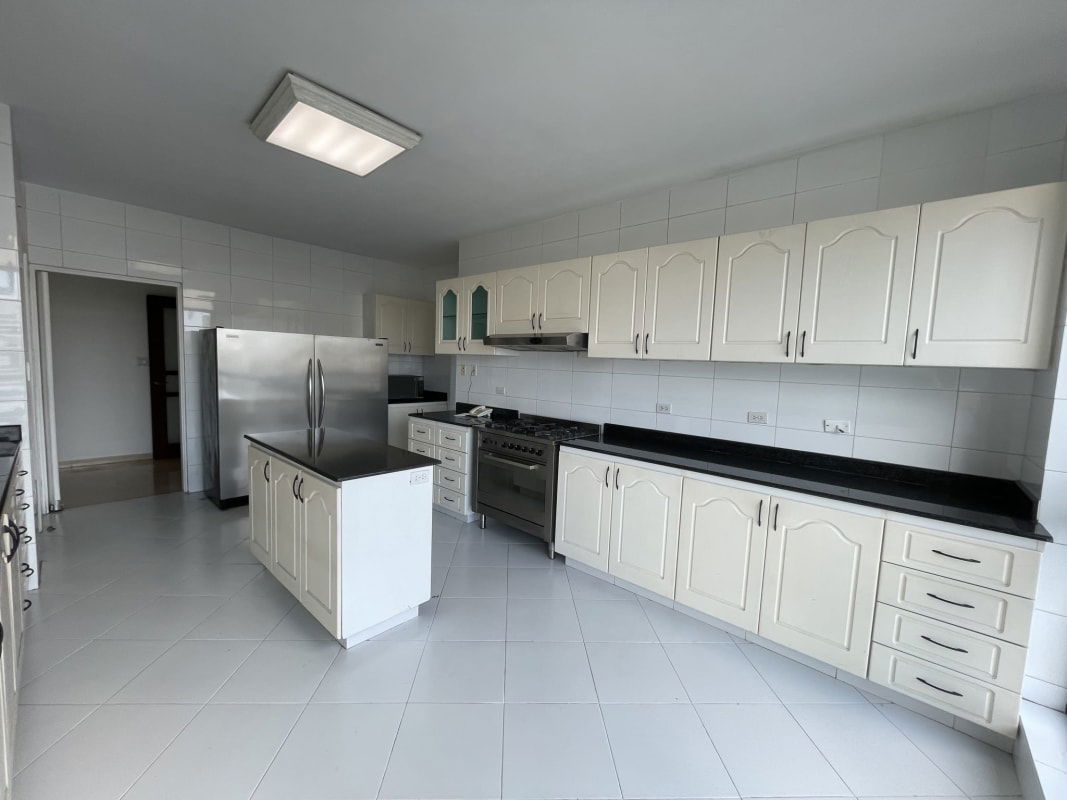 Contemporary kitchen island stainless steel appliances PH Miramar Panama