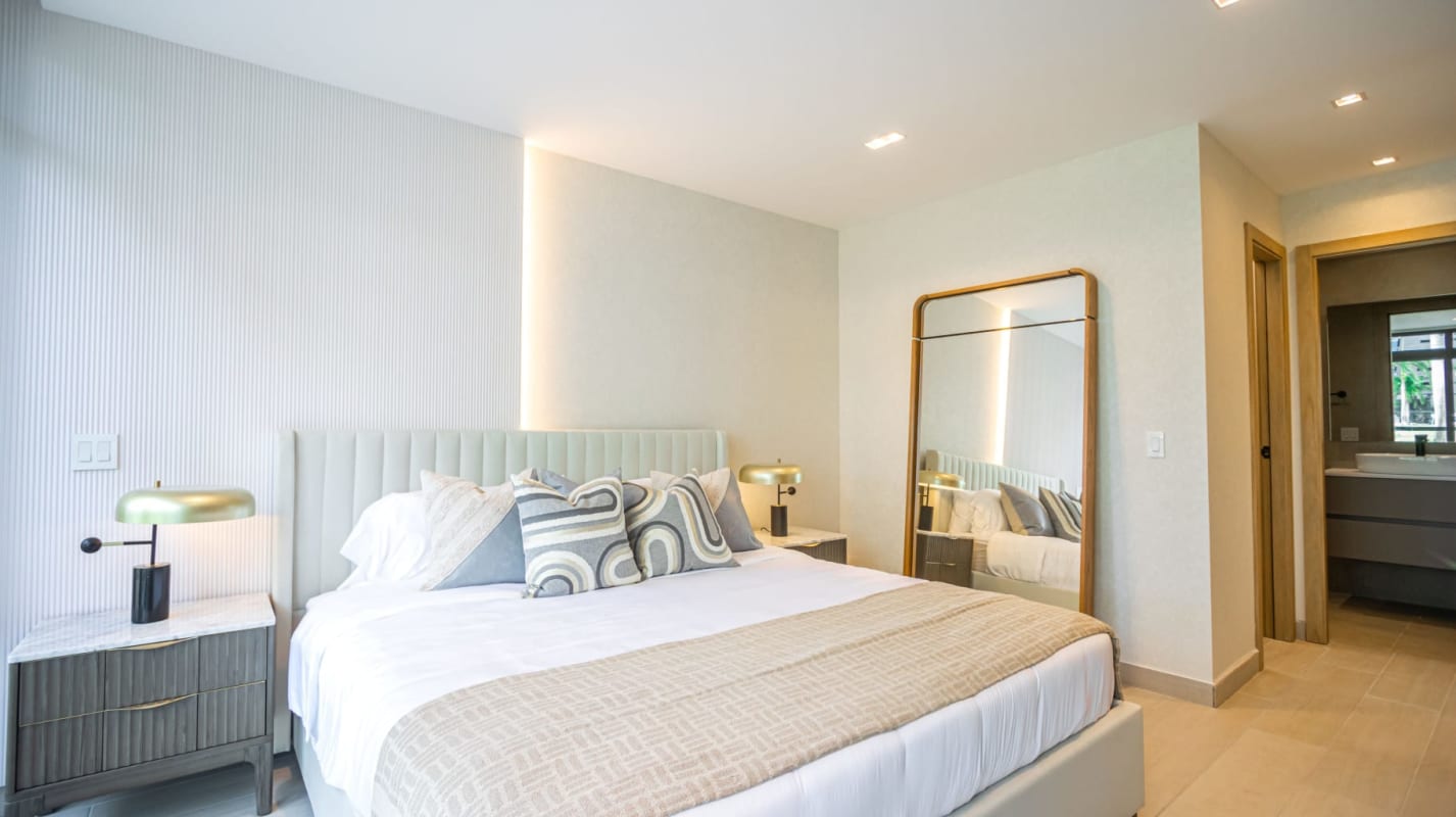 Modern master bedroom with en-suite bathroom in PH Nogal Costa del Este Panama
