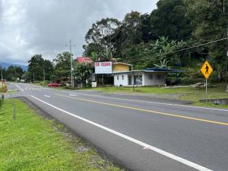 Commercial building facing main highway on property in Volcán Chiriquí Panama