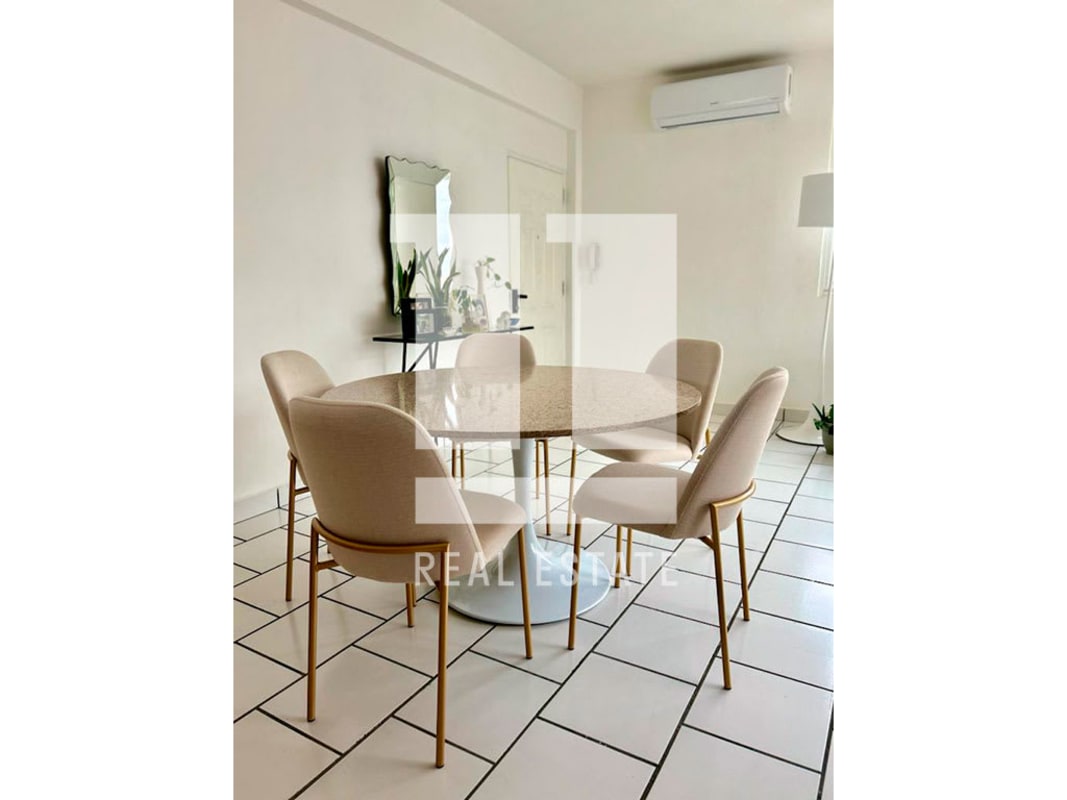 Kitchen with breakfast bar white cabinets appliances PH Nirvana San Francisco Panama