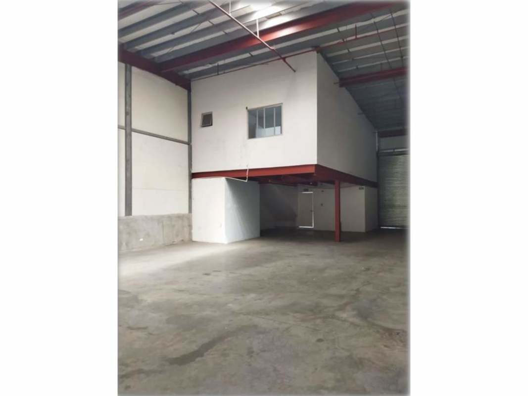 Warehouse with mezzanine office and spacious industrial area for rent Tocumen Panama