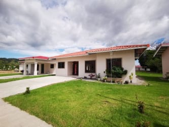 Single-story house exterior with garden and driveway in San Pablo Viejo David Chiriquí Panama