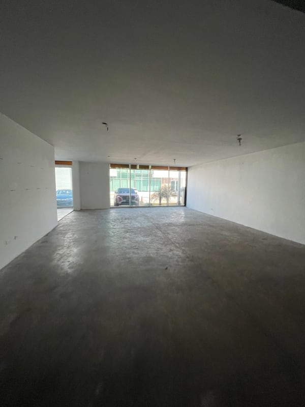 Integrated office mezzanine space in warehouse Tocumen Panama modern finish