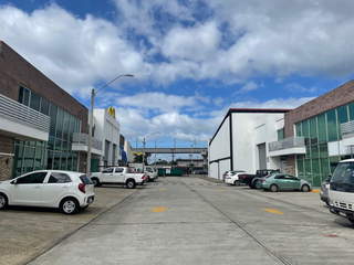 Warehouse + Office for Rent in 24 de Diciembre - 0 bedrooms