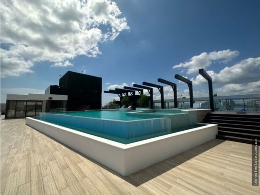 Rooftop terrace infinity edge swimming pool with skyline and ocean view at PH Garden Apartments Panama