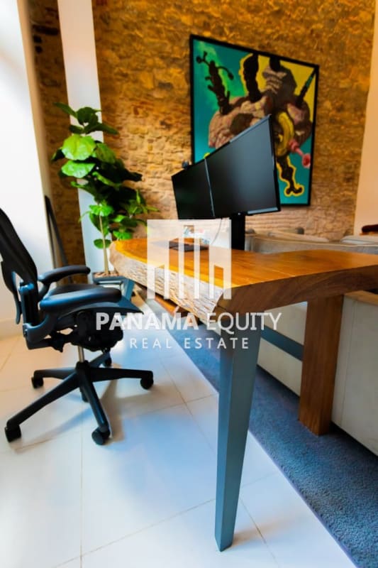 Second bedroom with stone wall accents and ample light Casa Méndez Casco Viejo Panama