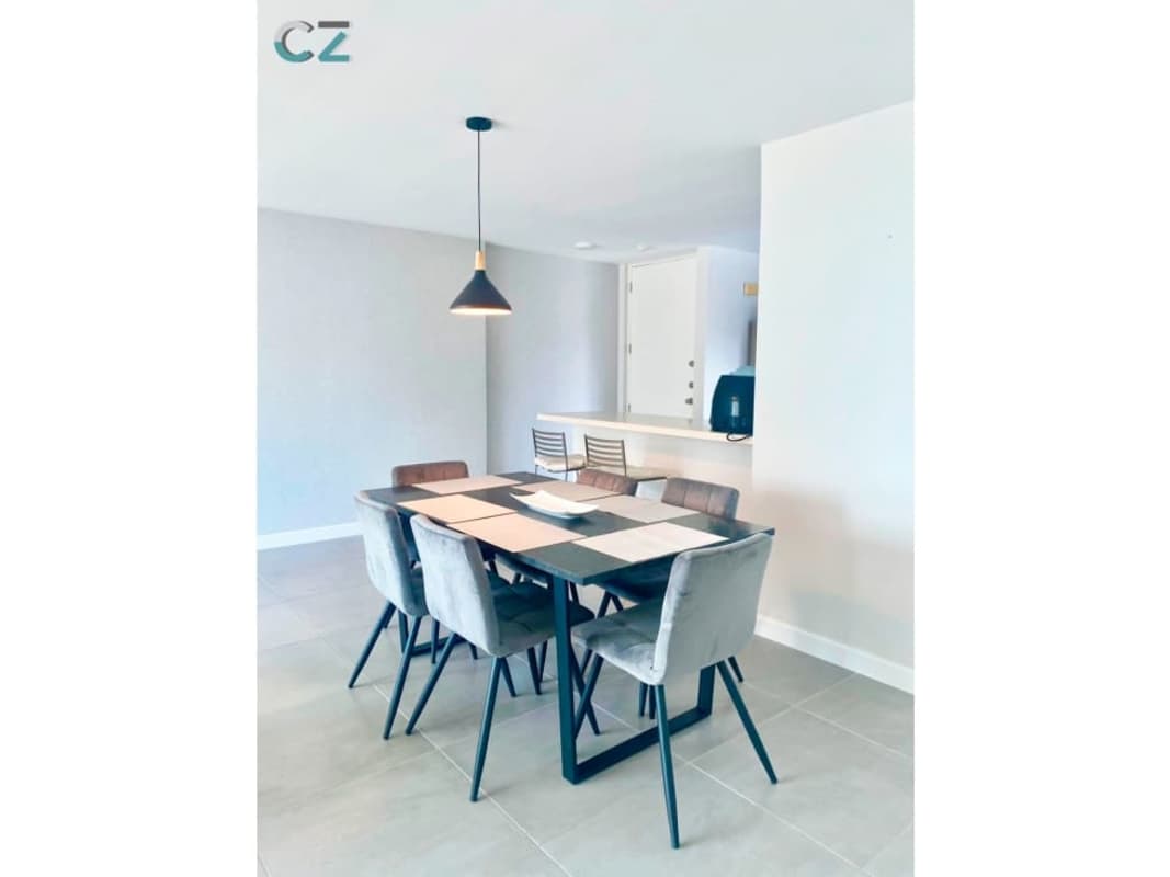 Modern kitchen with breakfast bar in apartment PH Pacific Wind Punta Pacifica Panama