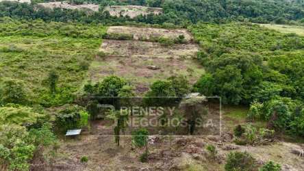 Partially cleared land with mountain backdrop suitable for agriculture near El Santo Bugaba