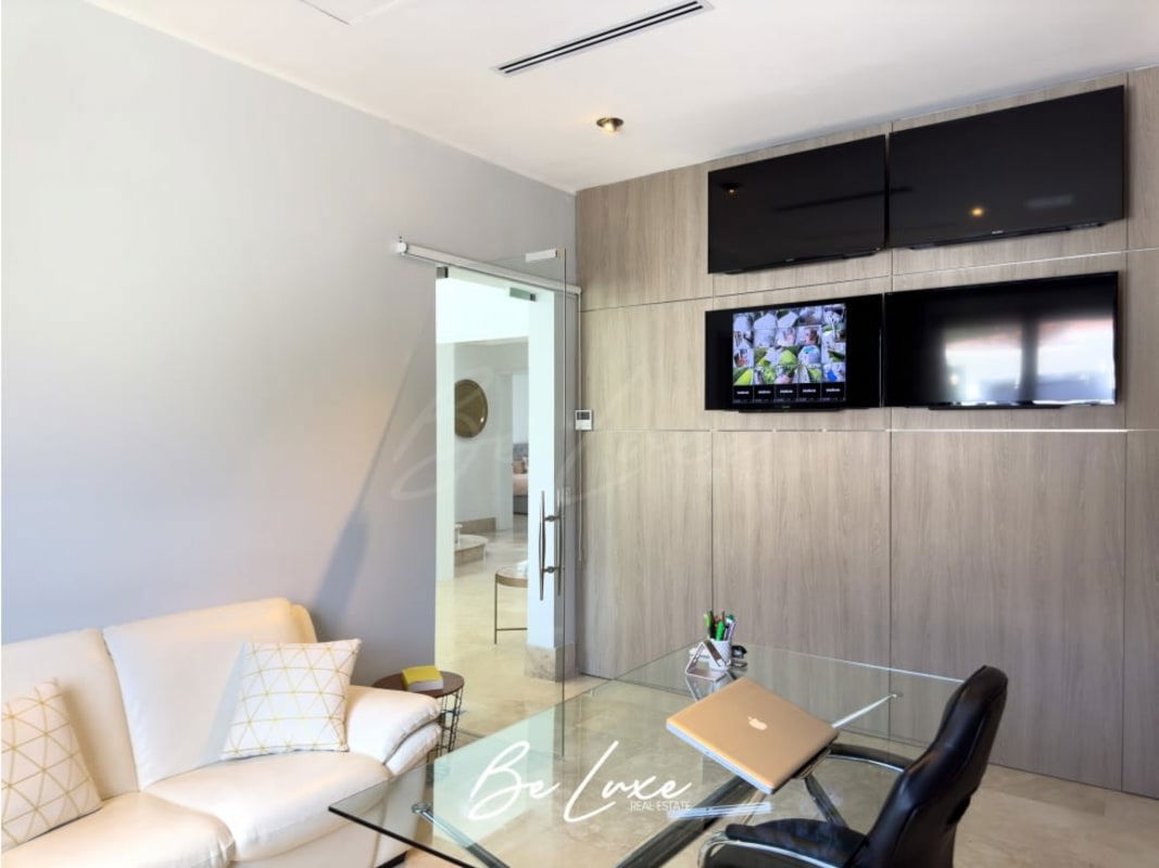 Spacious master bedroom with ensuite bathroom, balcony and luxury finishes in Santa Maria mansion Panama