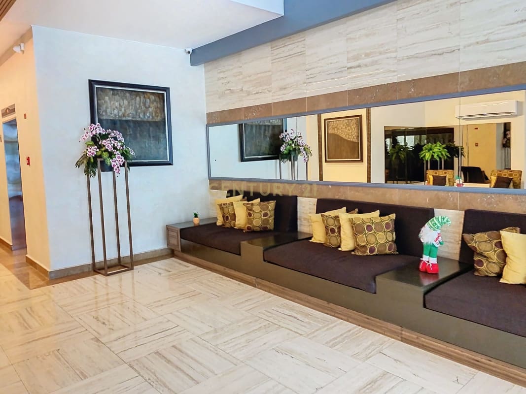 Modern bathroom with glass shower and granite counter in PH Kubic El Cangrejo