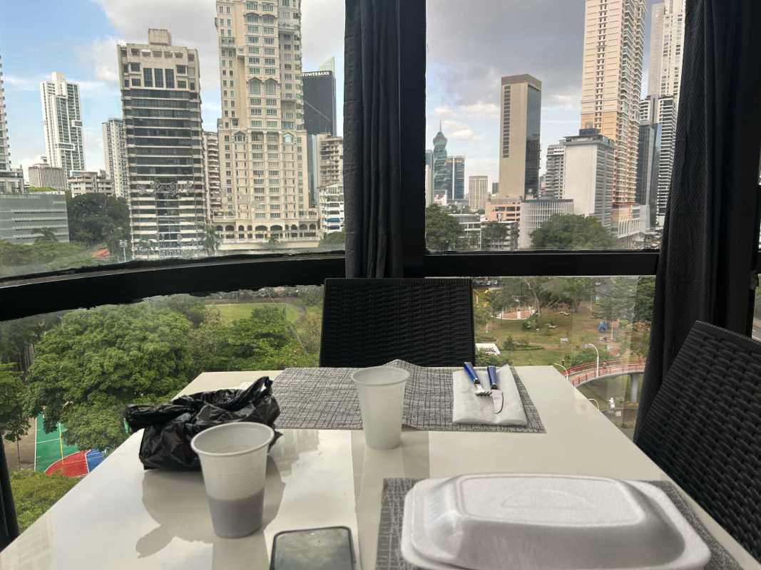 Flexible workspace layout in PH BAC Tower office with room for meetings Avenida Balboa Panama