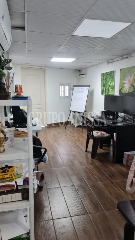 Master bedroom with jacuzzi bath and walk-in closet in Palma de Mallorca Villa Zaita Panama